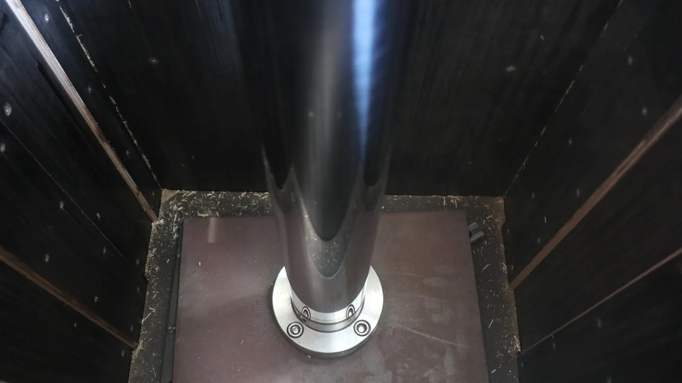 Blick in die Schalung mit dem Pressstempel