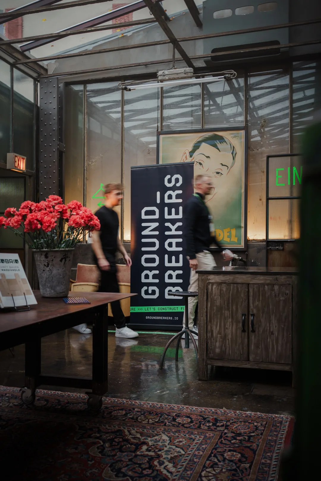 GROUNDBREAKERS Banner beim Summit 2025