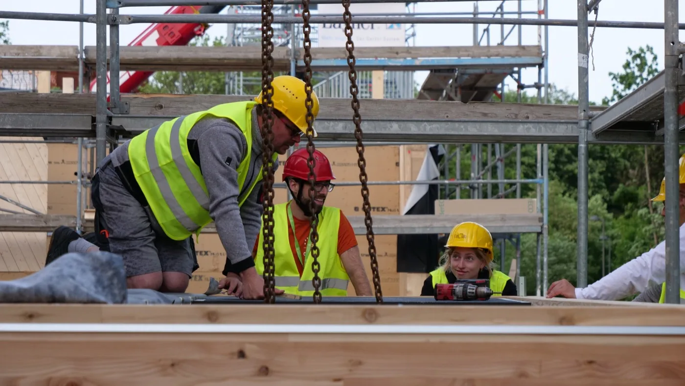 Gemeinsamer Holzbau bei der European GROUNDBREAKERS Challenge